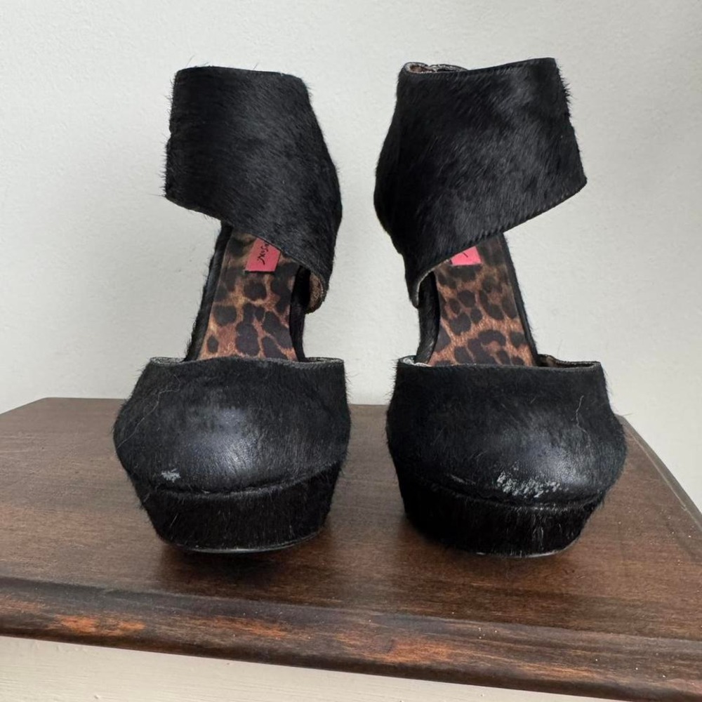 Betsey Johnson Black Real Fur Platform Heel Size 8.5 - Picture 8 of 8